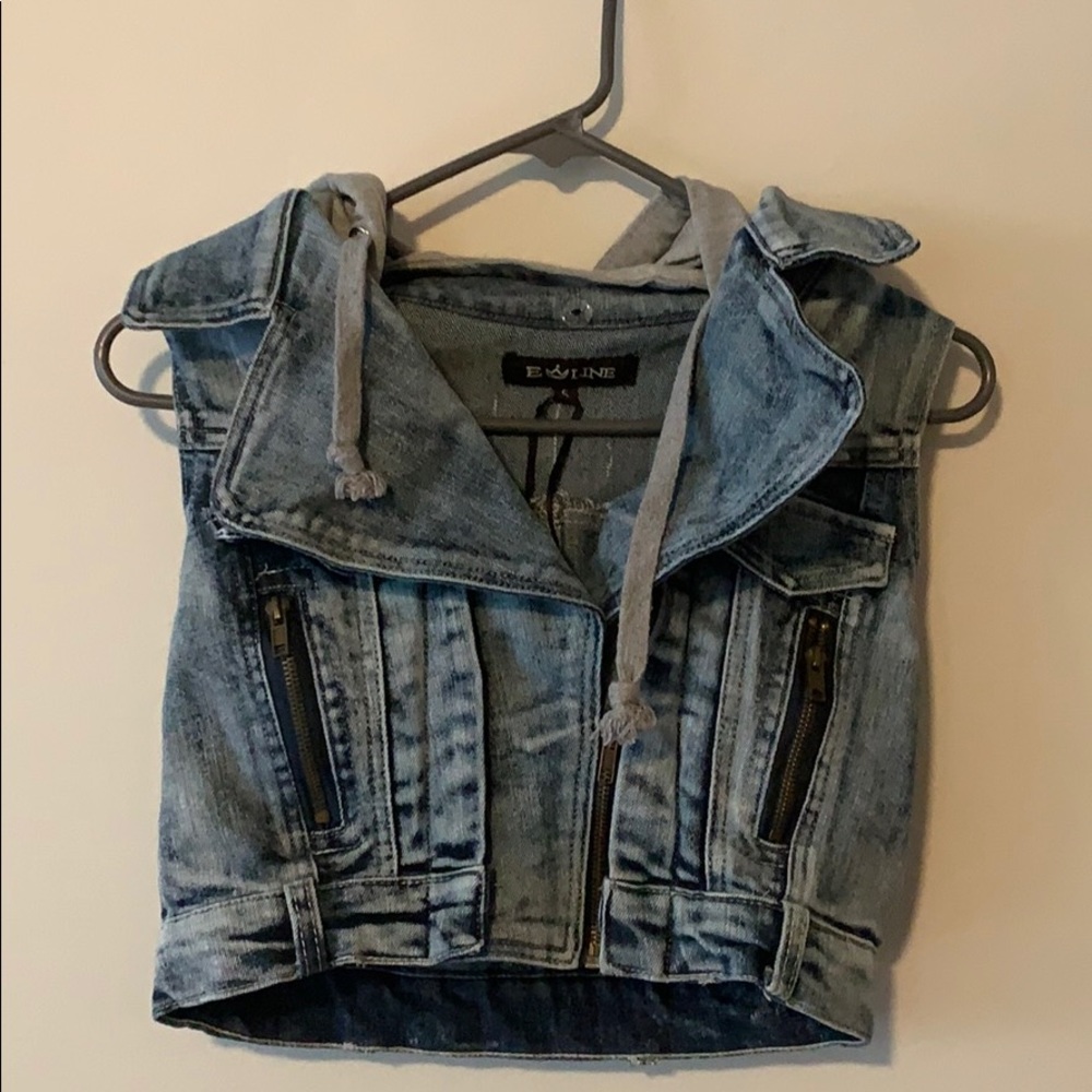 Denim sleeveless jacket w hood